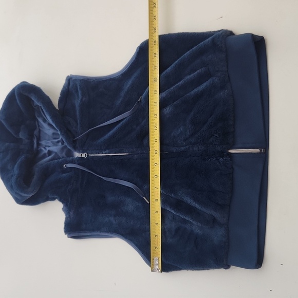 Calia by Carrie Underwood blue fuzzy vest medium - Picture 10 of 10